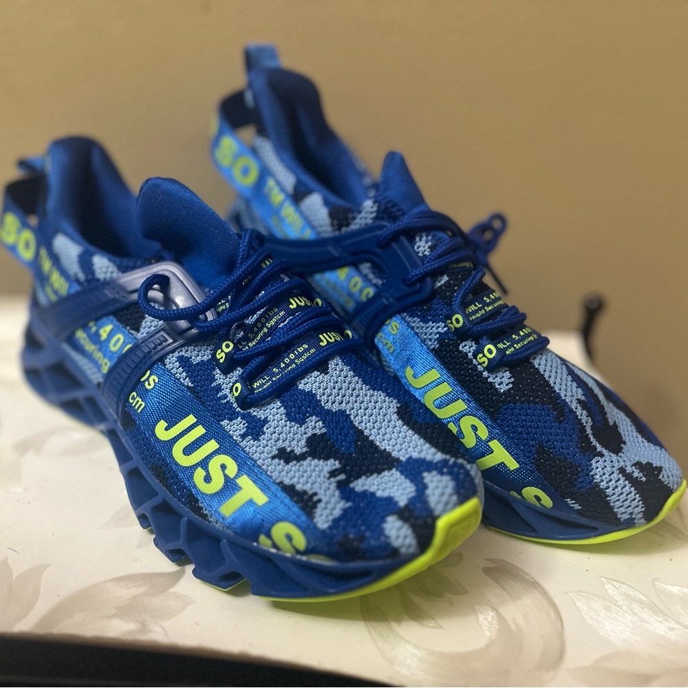 🆕 Blue and Green Sneakers EU 39